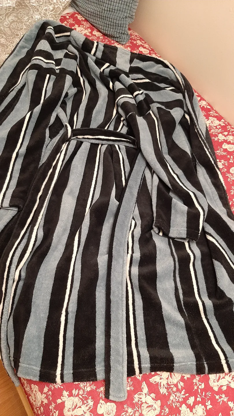 Striped Fleece Bath Robe image indicator(4)