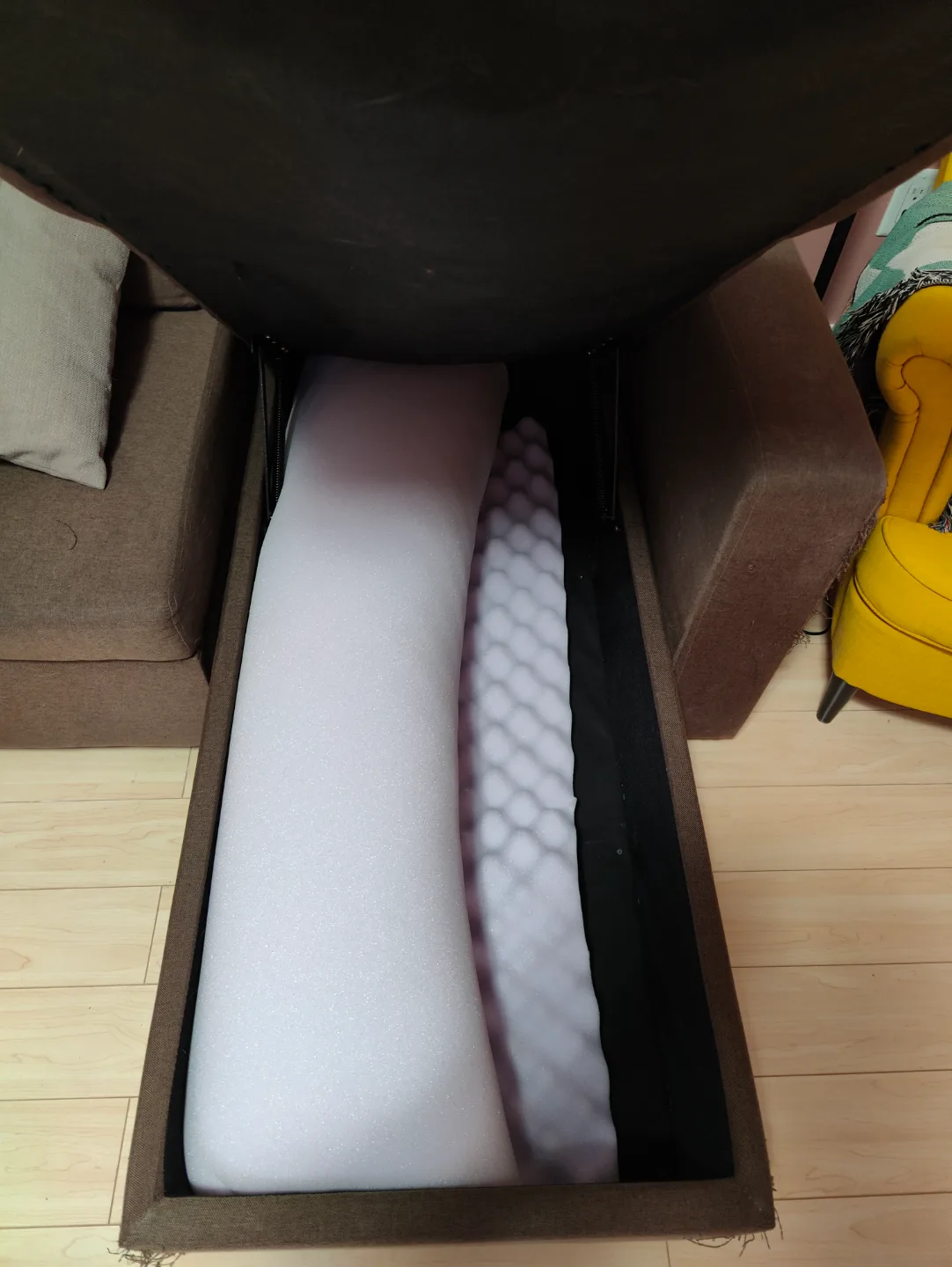 Pull out couch image indicator(4)