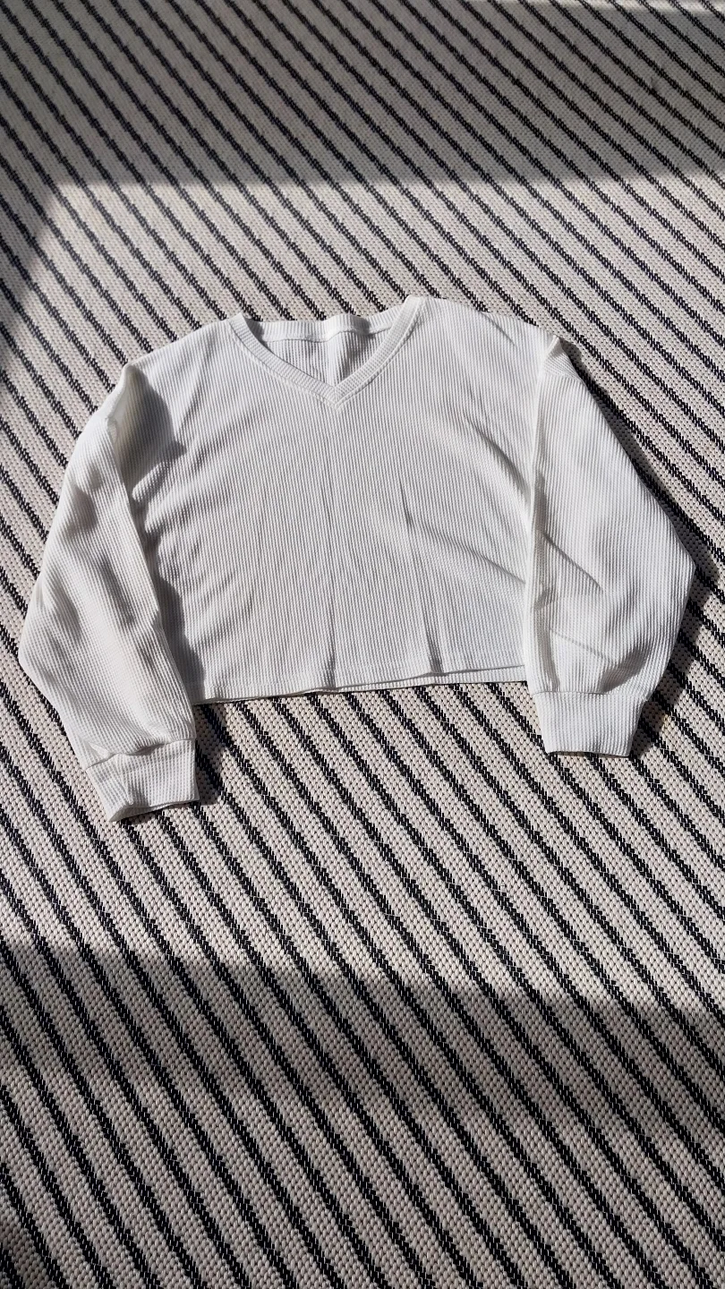 White cropped long sleeve top image indicator(3)