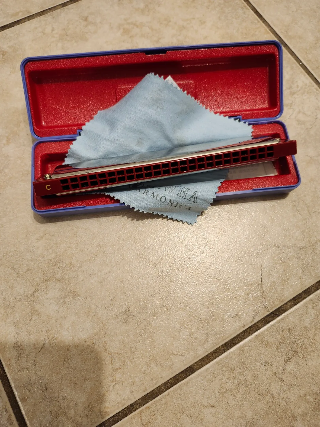 Harmonica with Case image indicator(2)