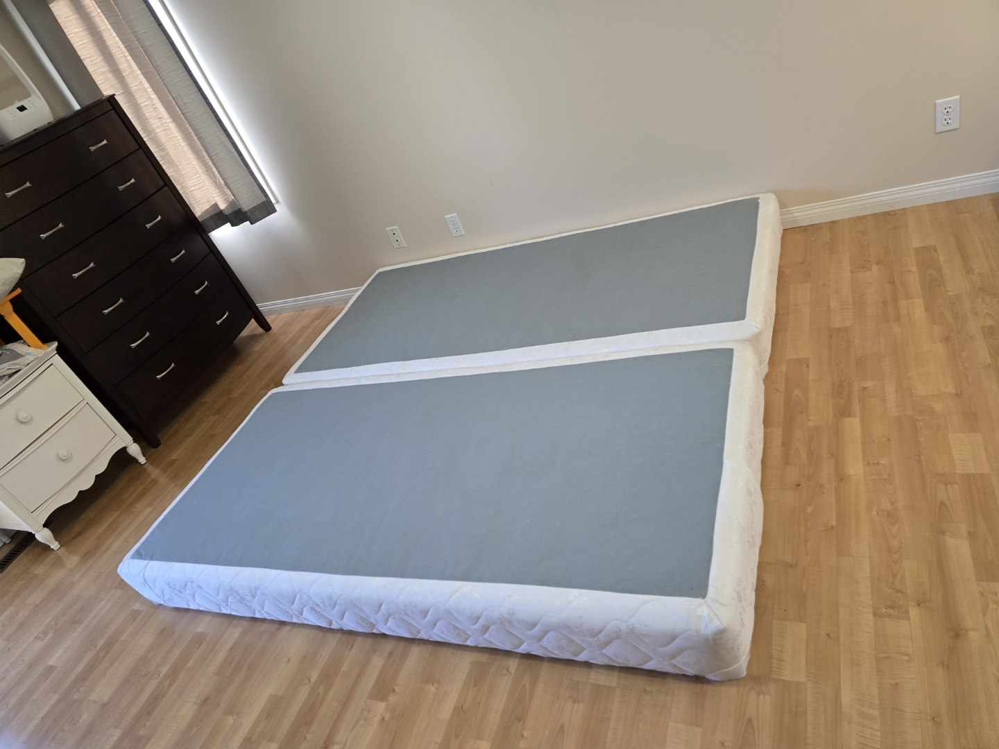 King size Boxspring or 2 tween size