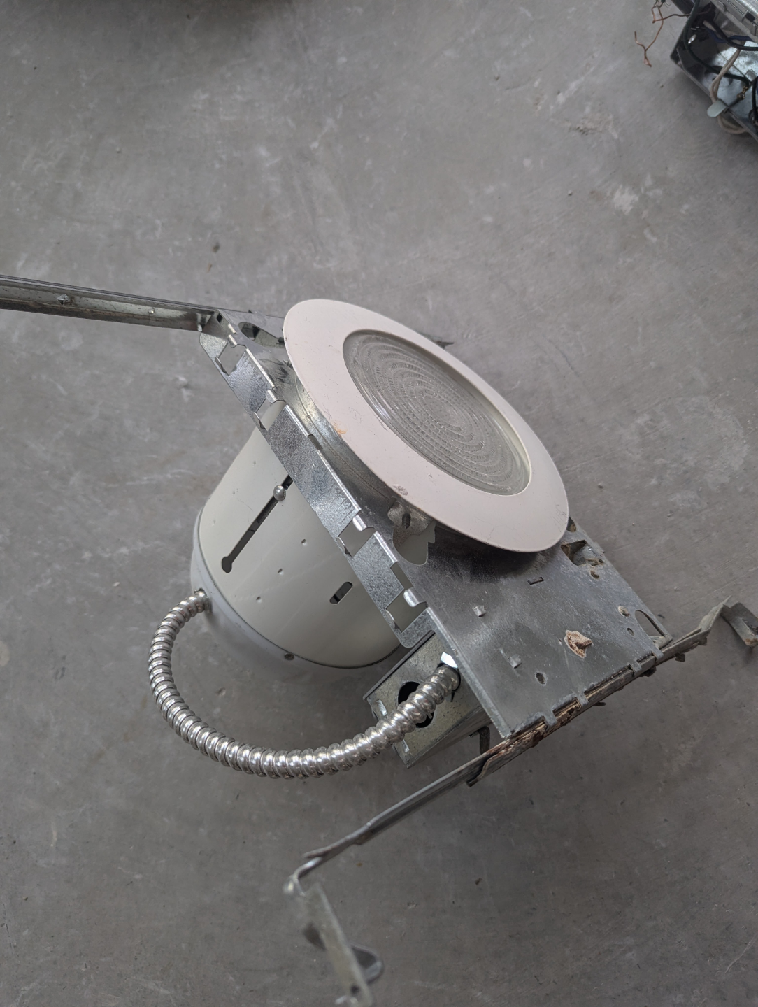 FREE pot light and heat lamp - photo 2