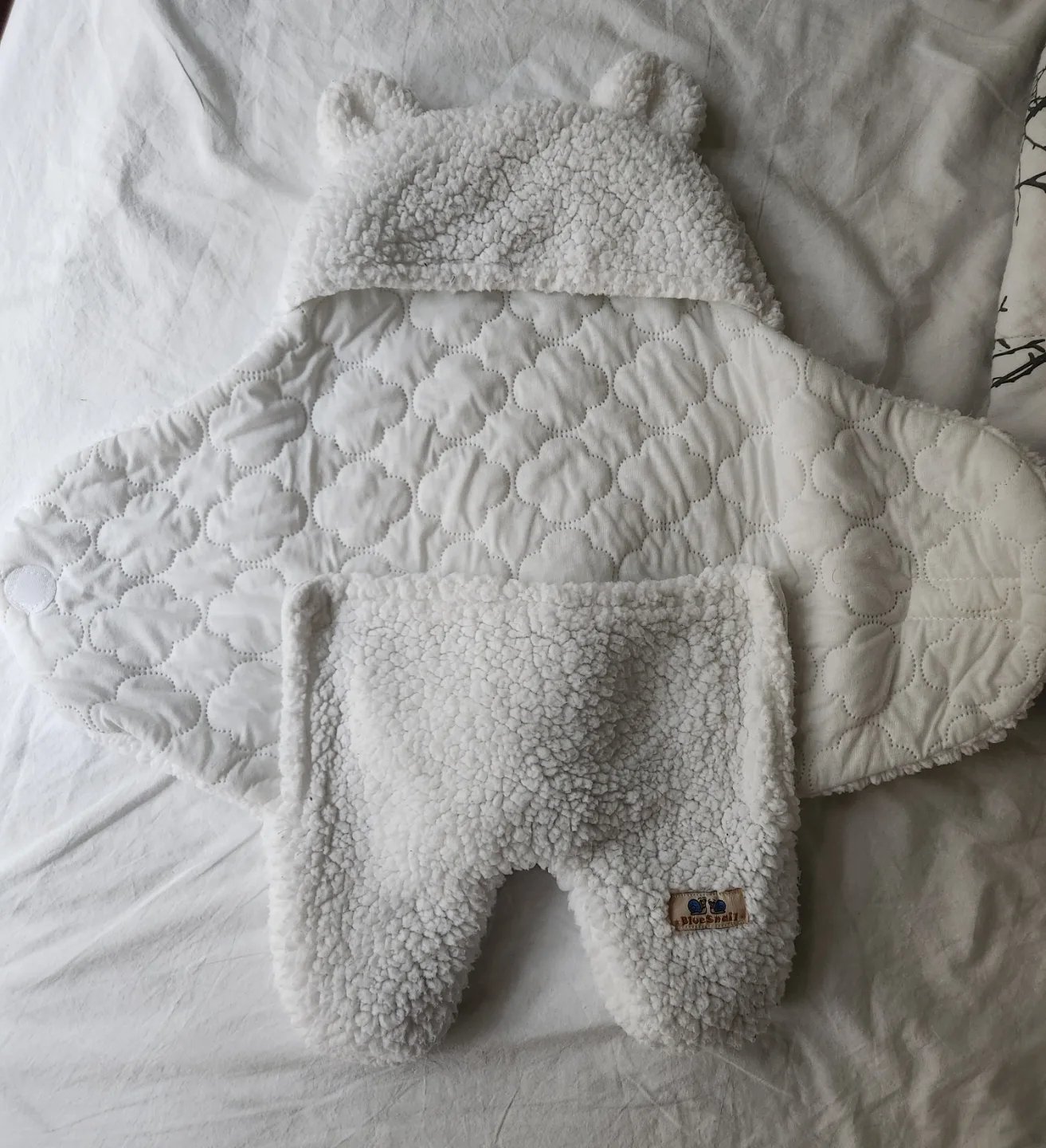 Adorable White Baby Swaddle image indicator(2)