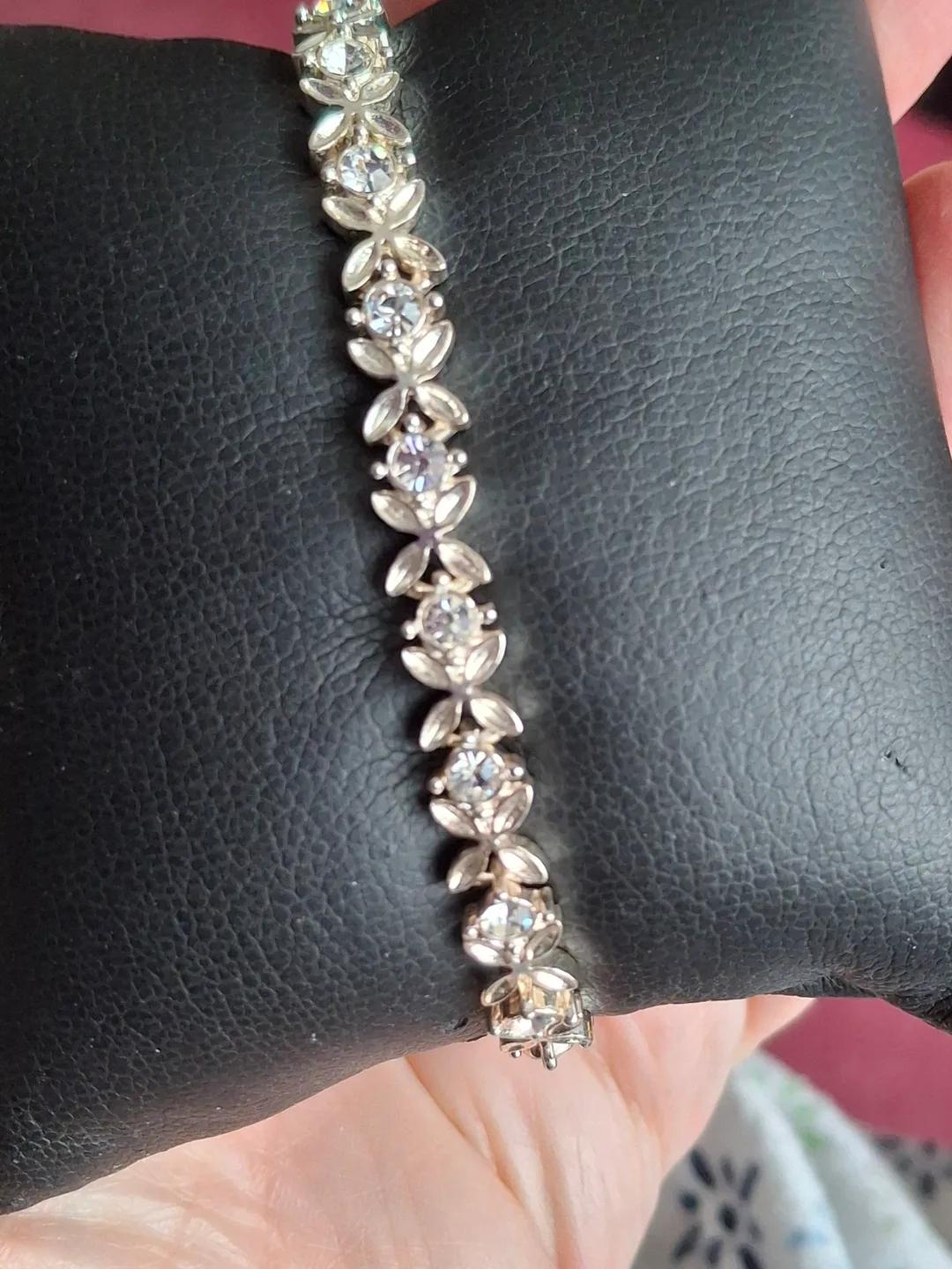 Silver Flower Bracelet with Clear Crystals image indicator(2)