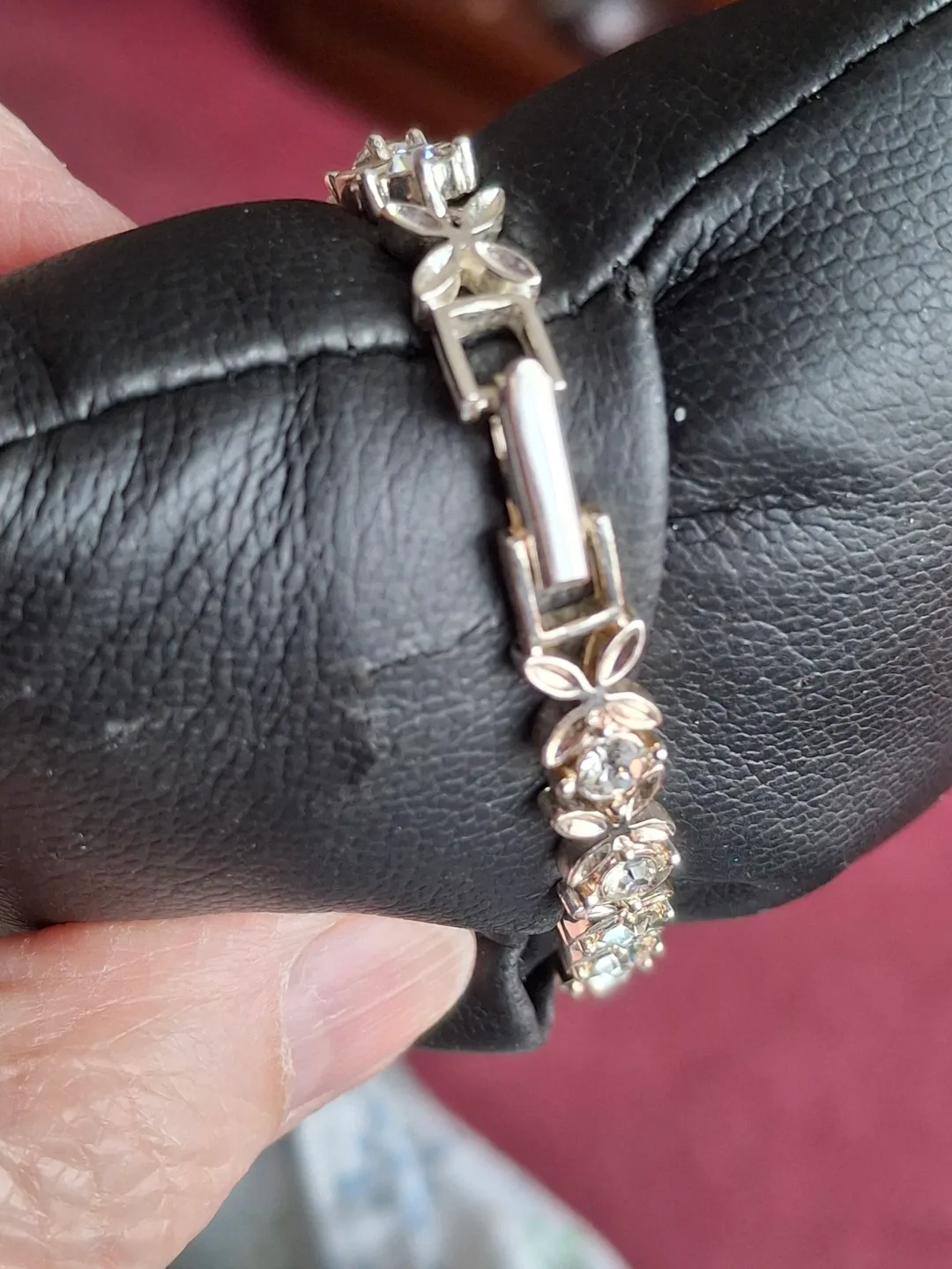 Silver Flower Bracelet with Clear Crystals image indicator(3)