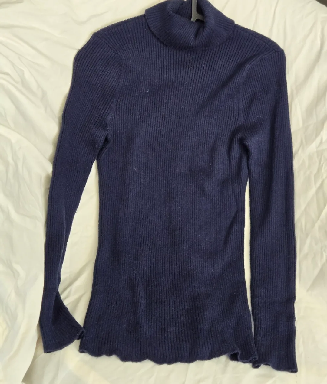 🦋  Ribbed Turtleneck Navy Sweater Size L 💙 thumbnail