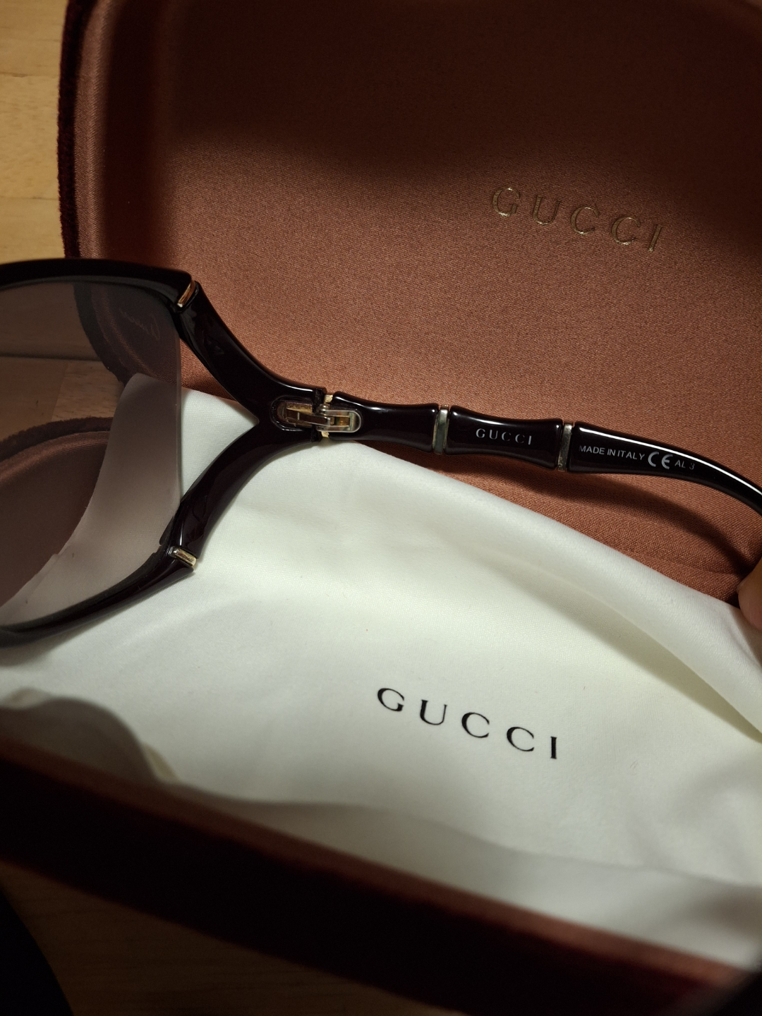 Gucci Sunglasses with Case - photo 4