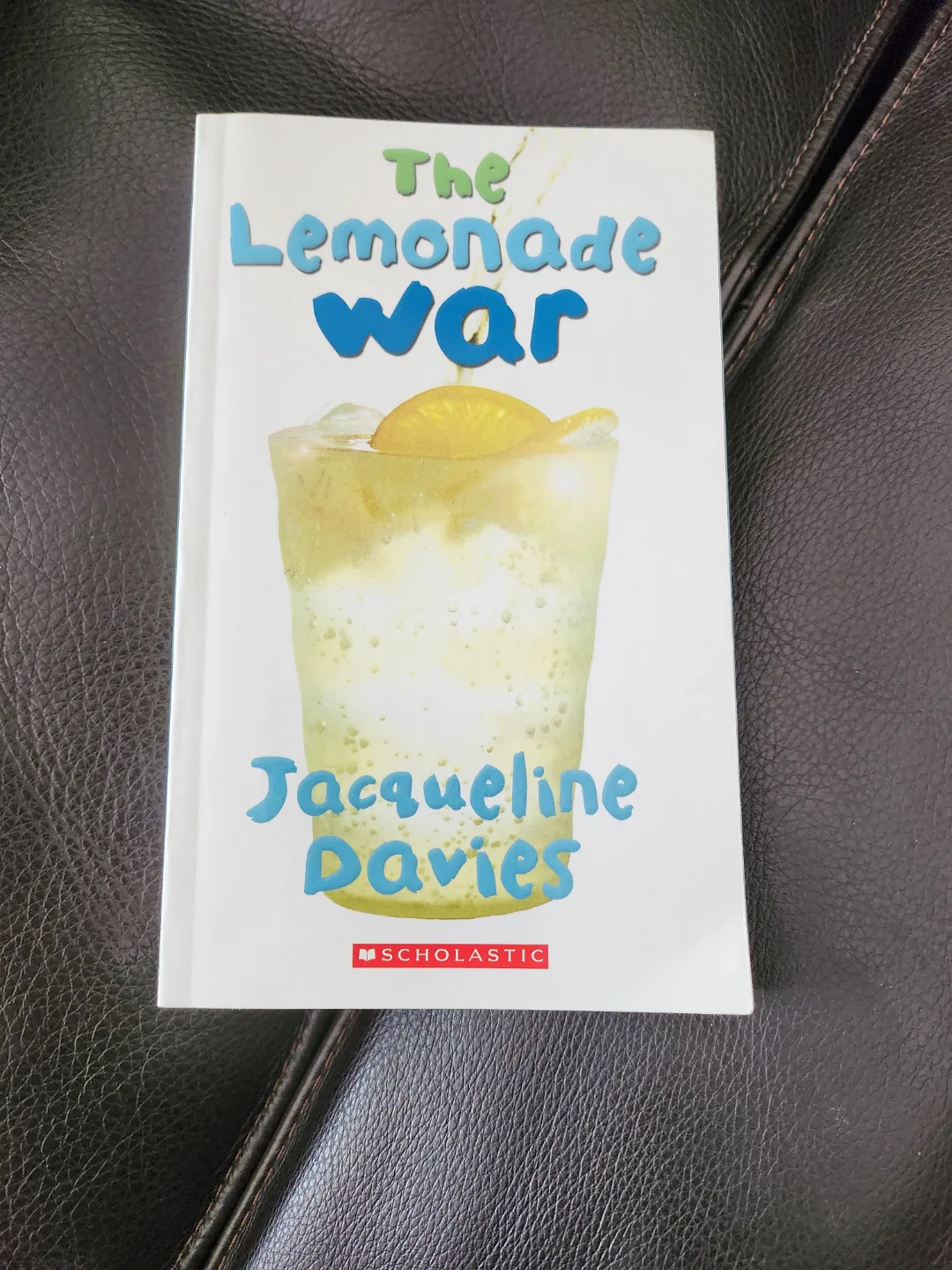 The Lemonade War by Jacqueline Davies thumbnail