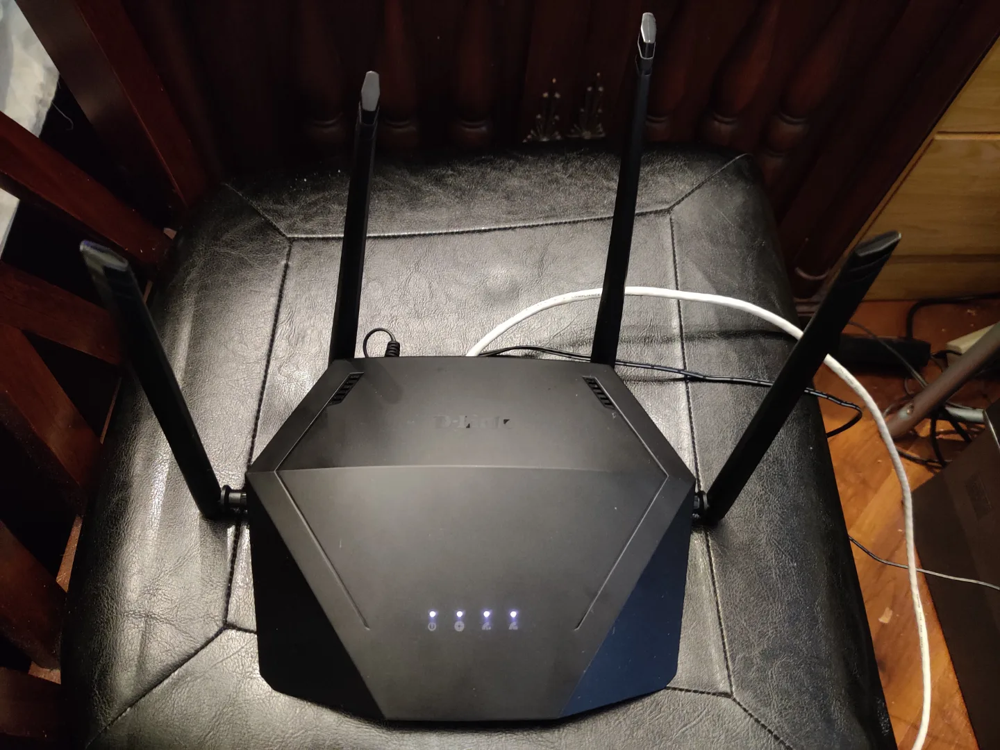 D-Link DIR-1750 AC1750 High Power Gigabit Mesh Wi-Fi Router image indicator(4)