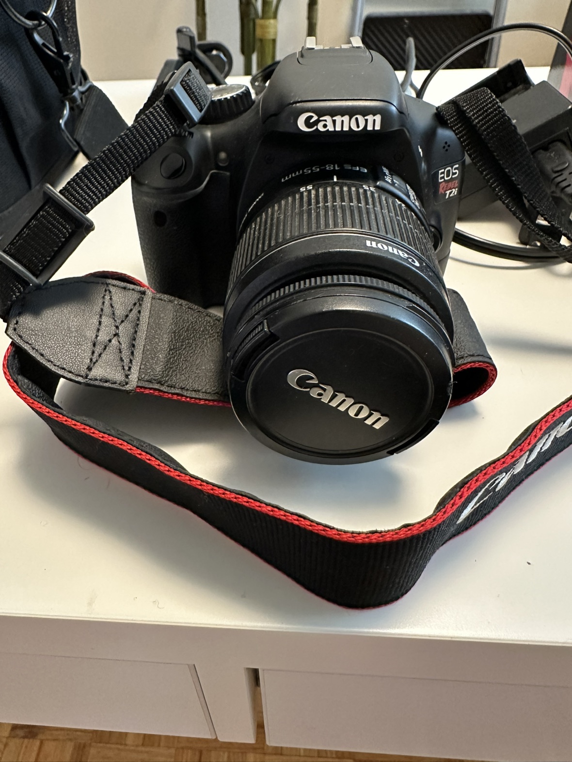 Canon EOS Rebel T2i - photo 2