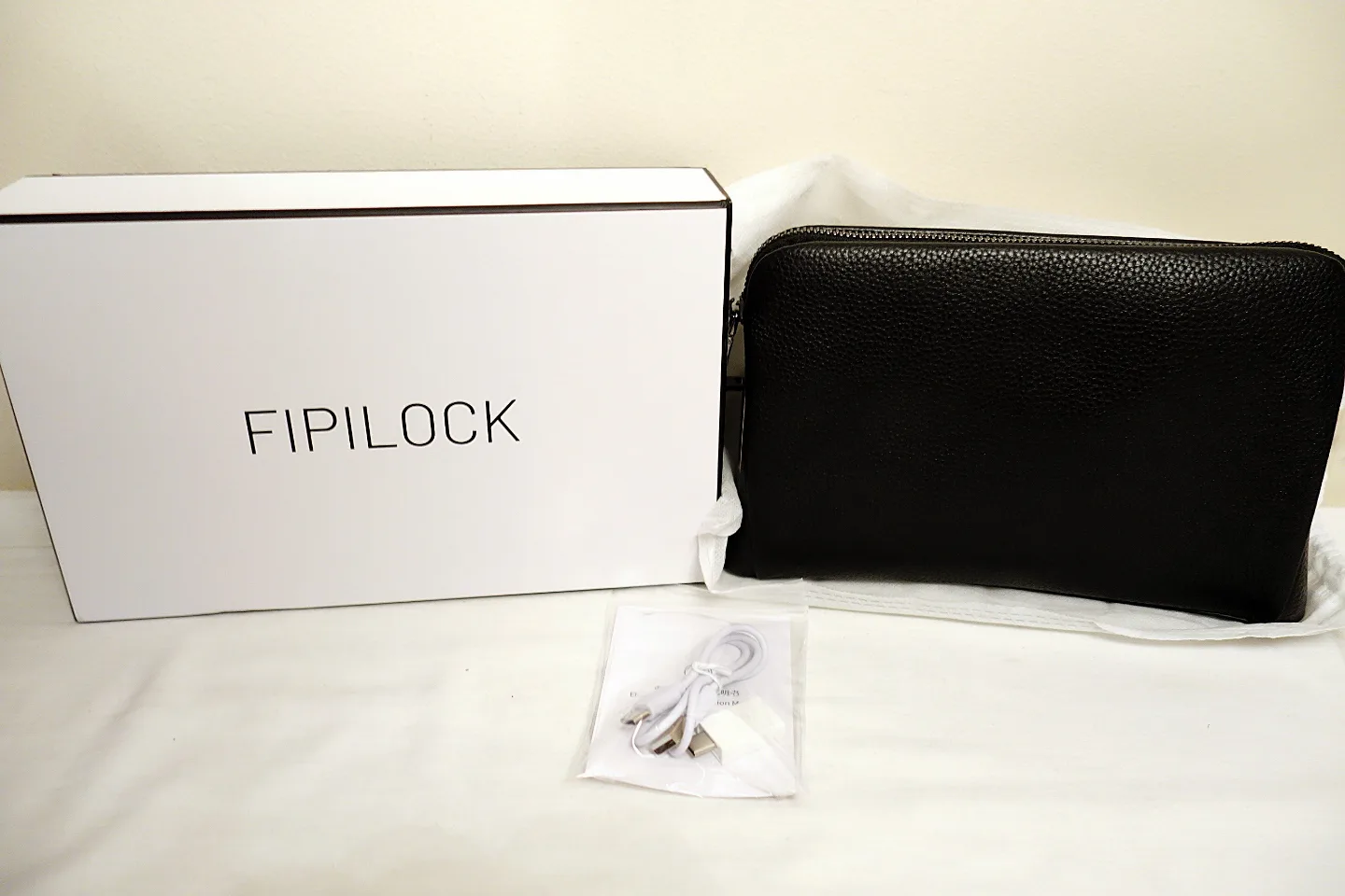 NEW Fipilock Biometric Fingerprint Locking Leather Clutch Case thumbnail
