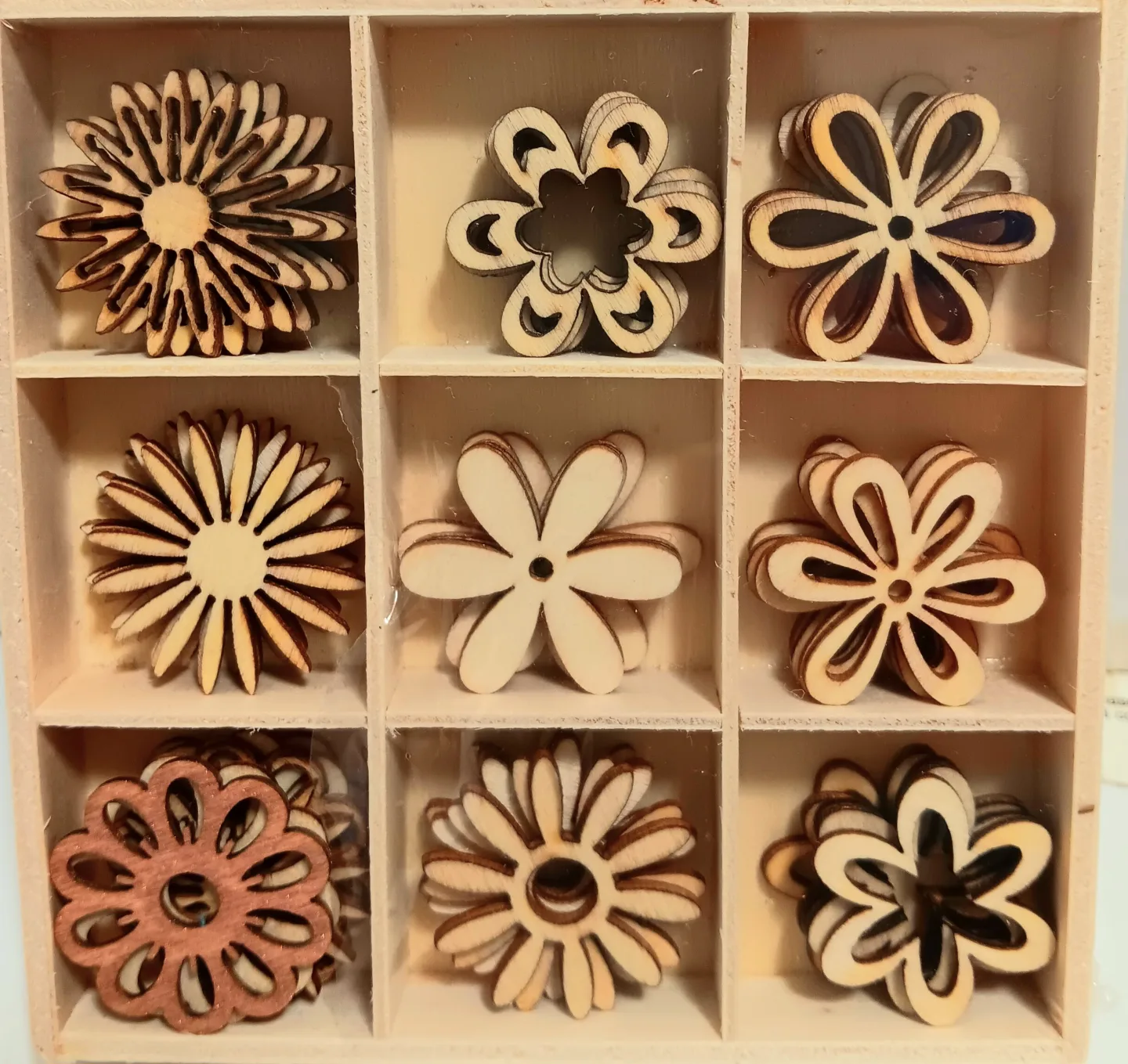 🎨Craft Supplies Bundle: Wooden Flowers, etc.🧵 image indicator(3)