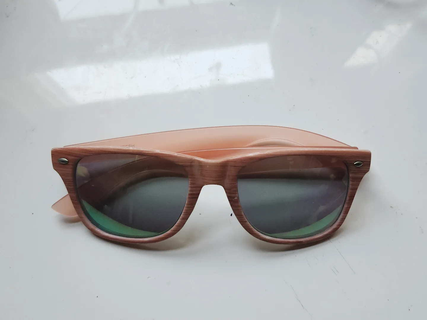 Wood-patterned sunglasses thumbnail