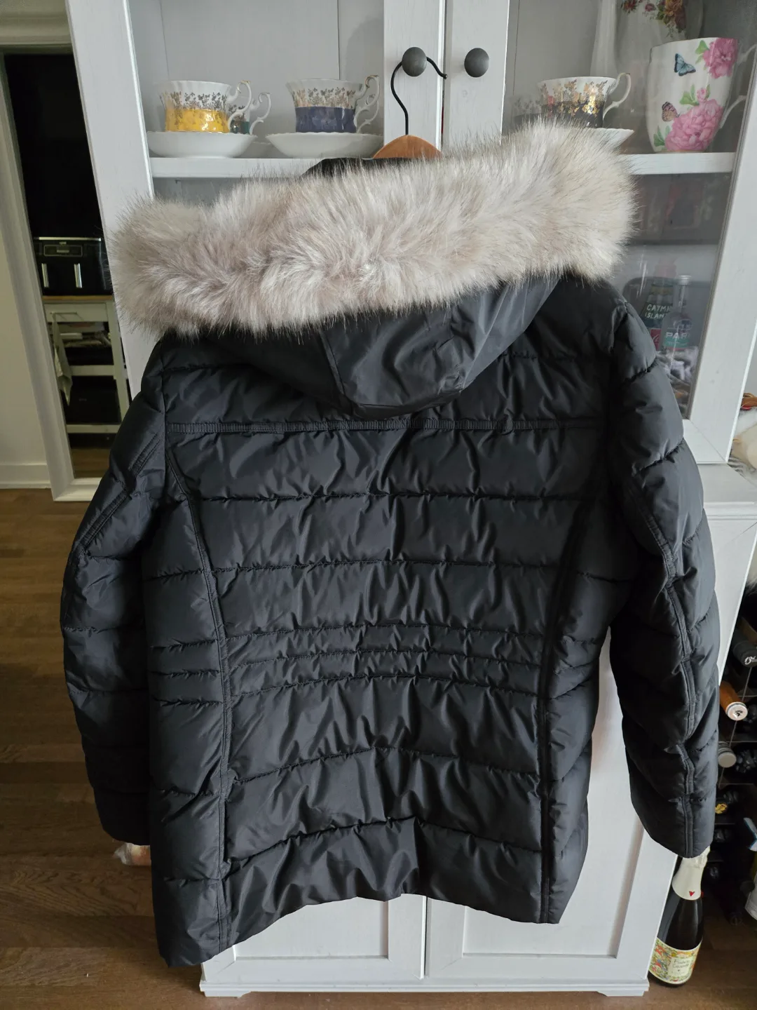 Tommy Hilfiger Women's Black Puffer Jacket with Faux Fur Hood image indicator(2)