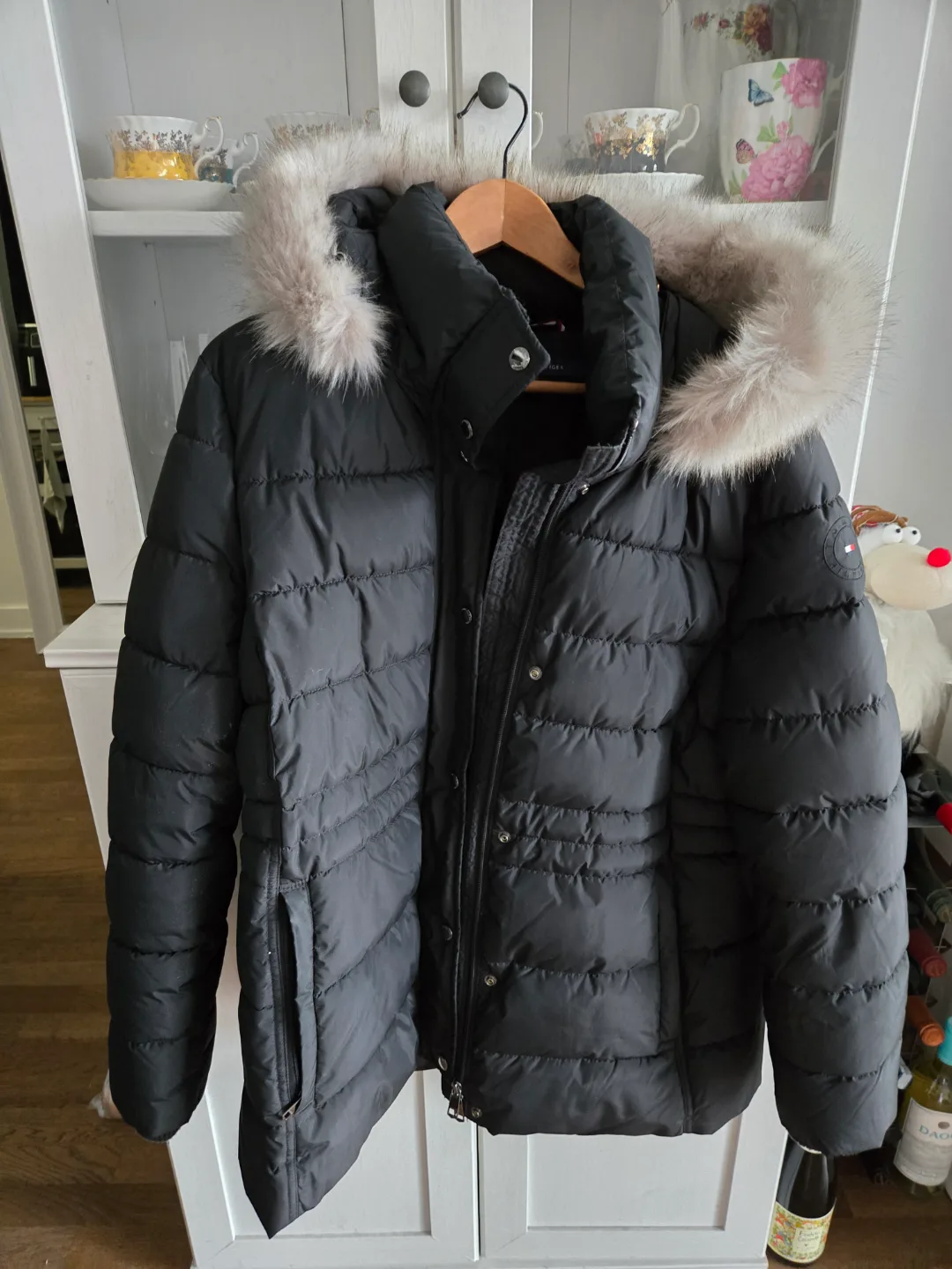 Tommy Hilfiger Women's Black Puffer Jacket with Faux Fur Hood image indicator(3)