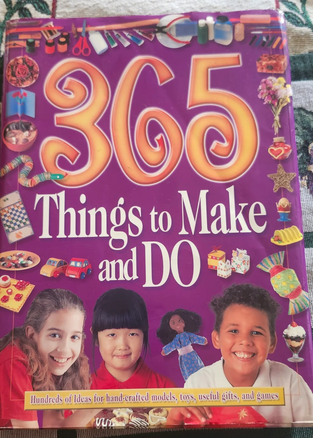 365 Things to Make and Do Craft Book thumbnail