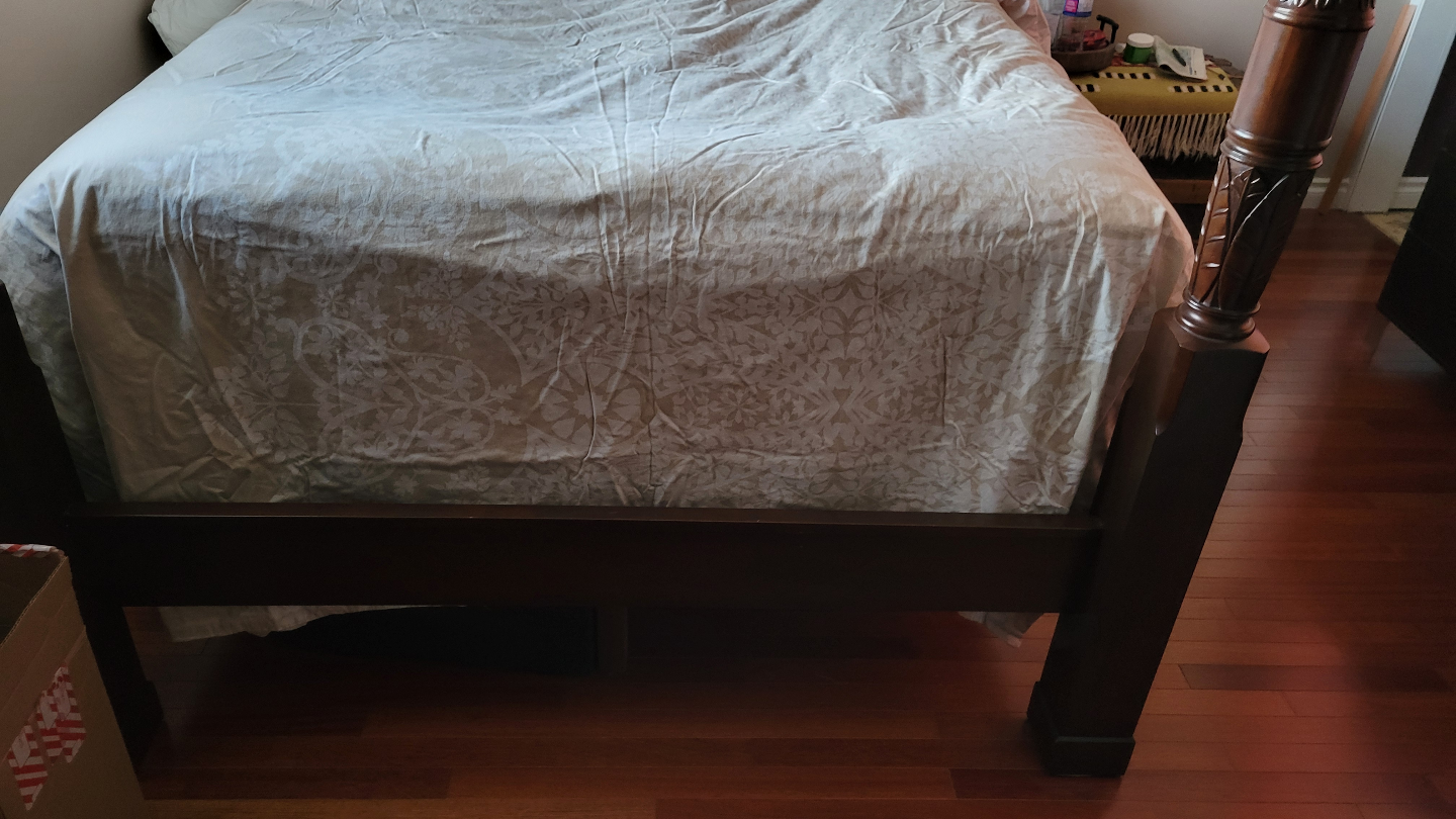 Queen-size Poster Bed Frame - photo 2