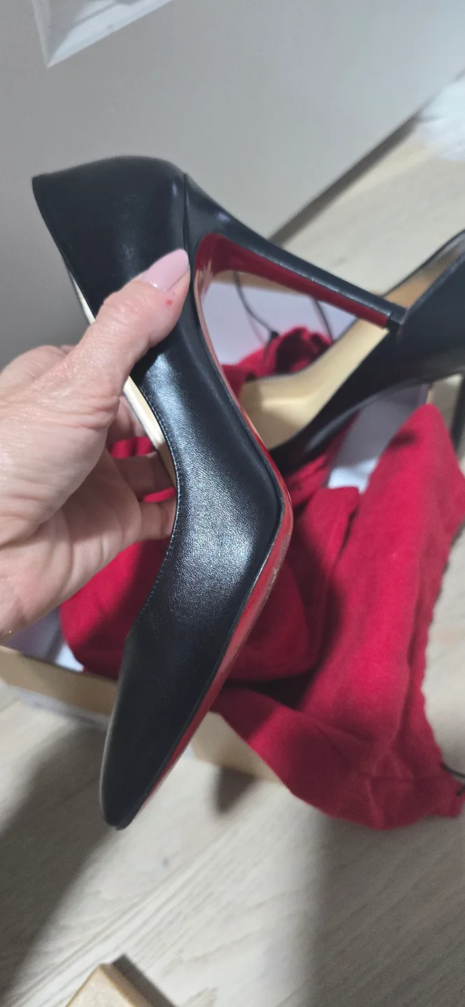 authentic Louboutin image indicator(2)