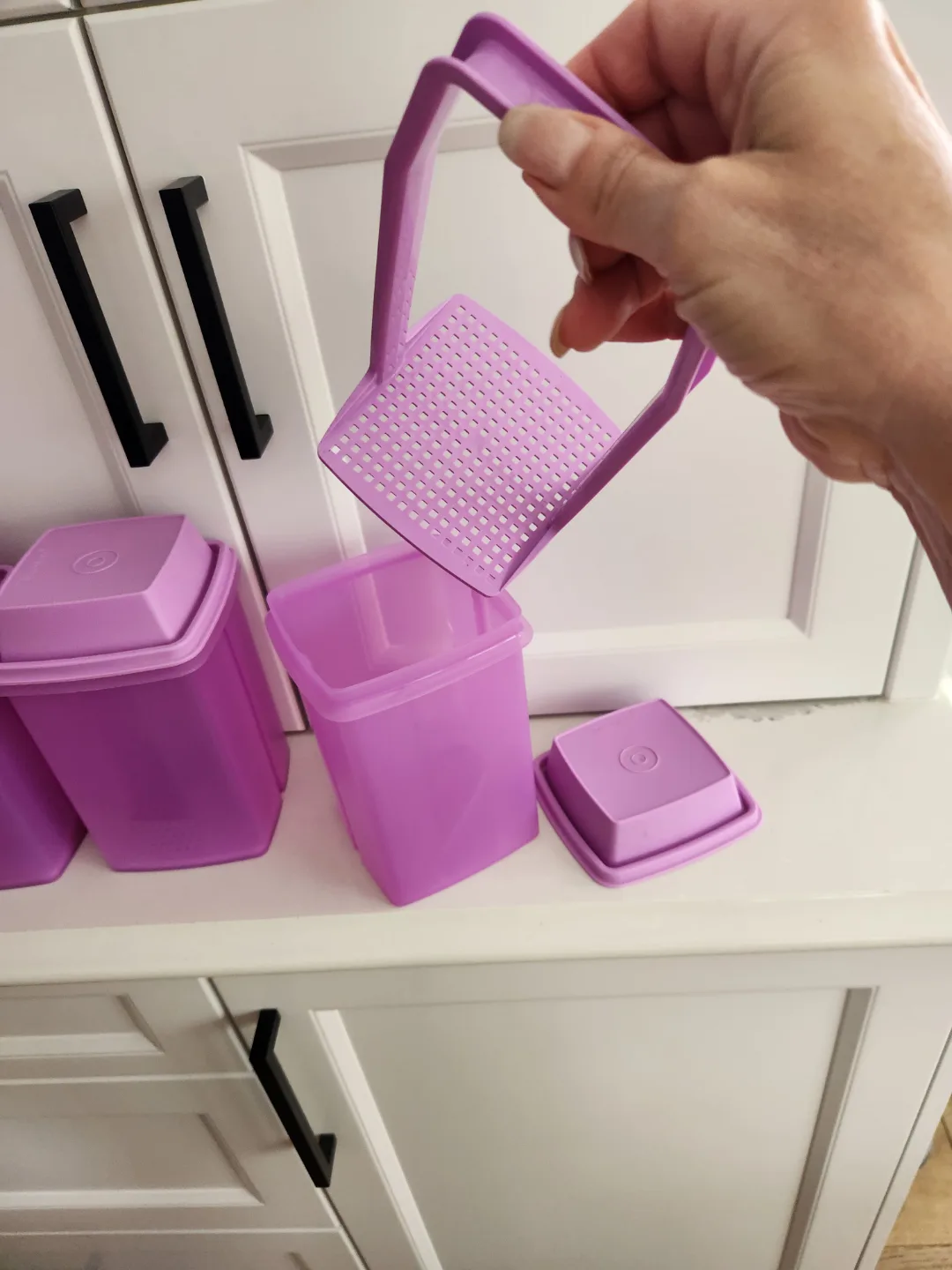 Tupperware with Strainer. image indicator(2)