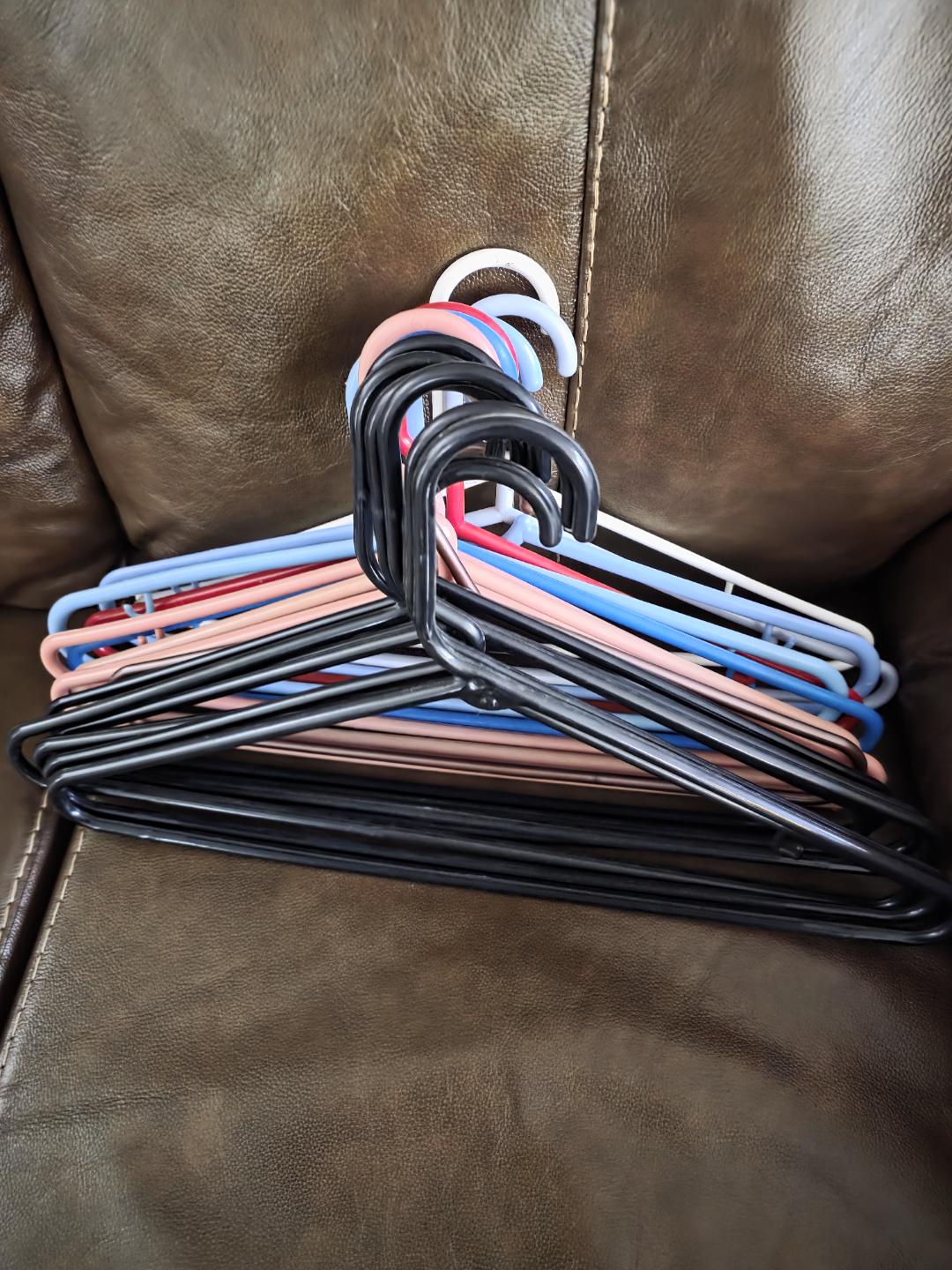 Bulk Plastic Clothes Hangers