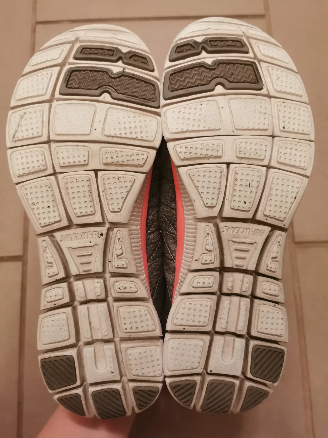 Women's Skechers Running Shoes - Size 8 US image indicator(2)