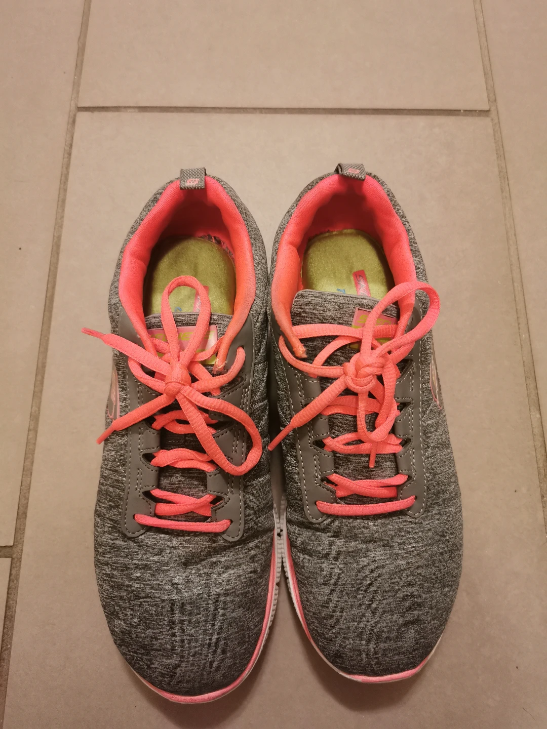 Women's Skechers Running Shoes - Size 8 US - photo 3