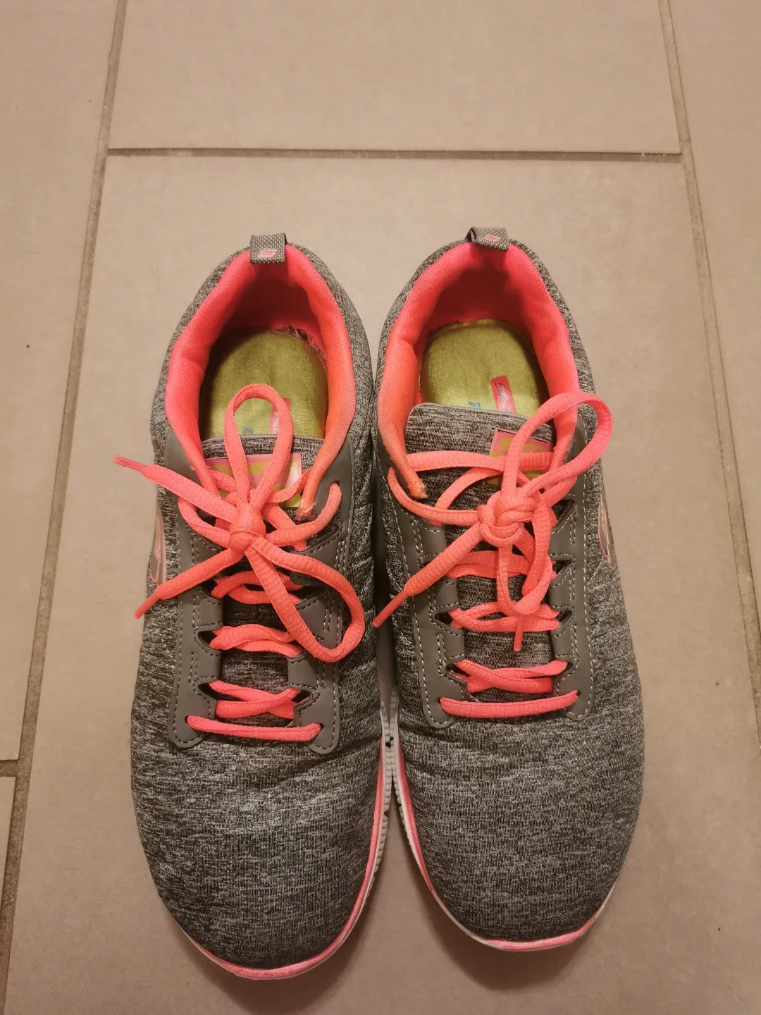 Women's Skechers Running Shoes - Size 8 US image indicator(3)