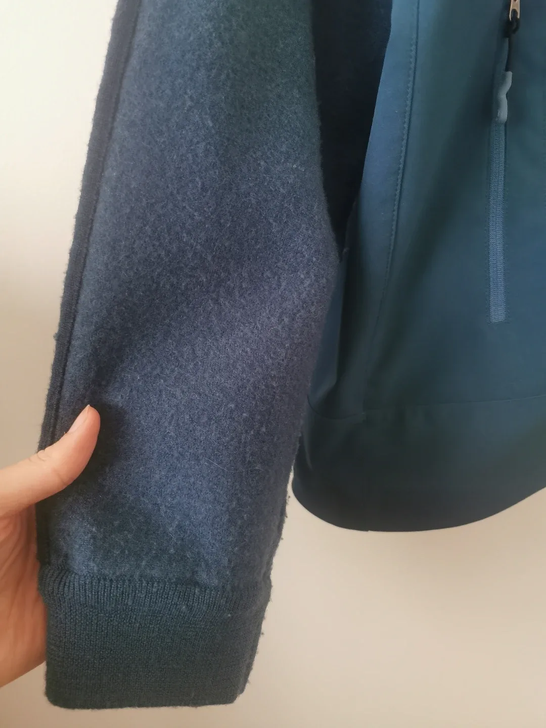 men's Lululemon large jacket image indicator(2)