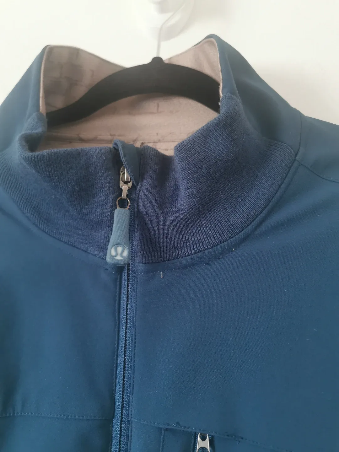 men's Lululemon large jacket image indicator(5)