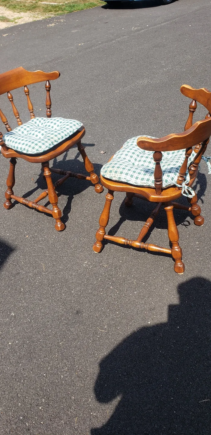 Hale Company, Inc. 4-Piece Dining Set image indicator(2)