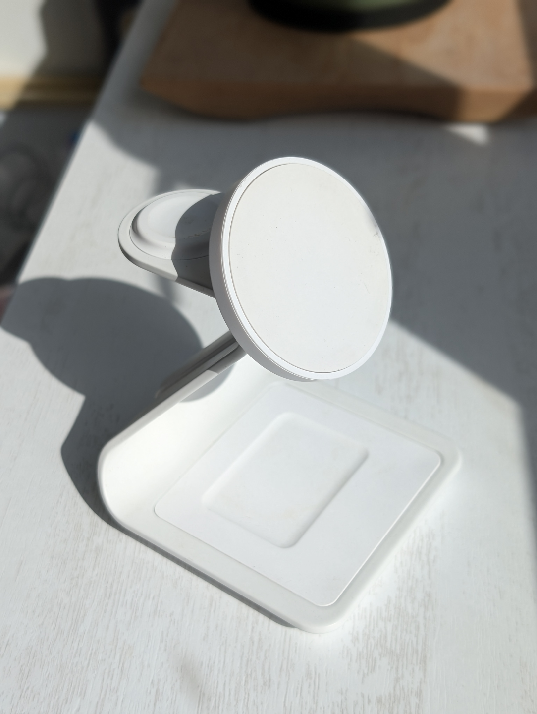 White Magnetic Wireless Charger Stand