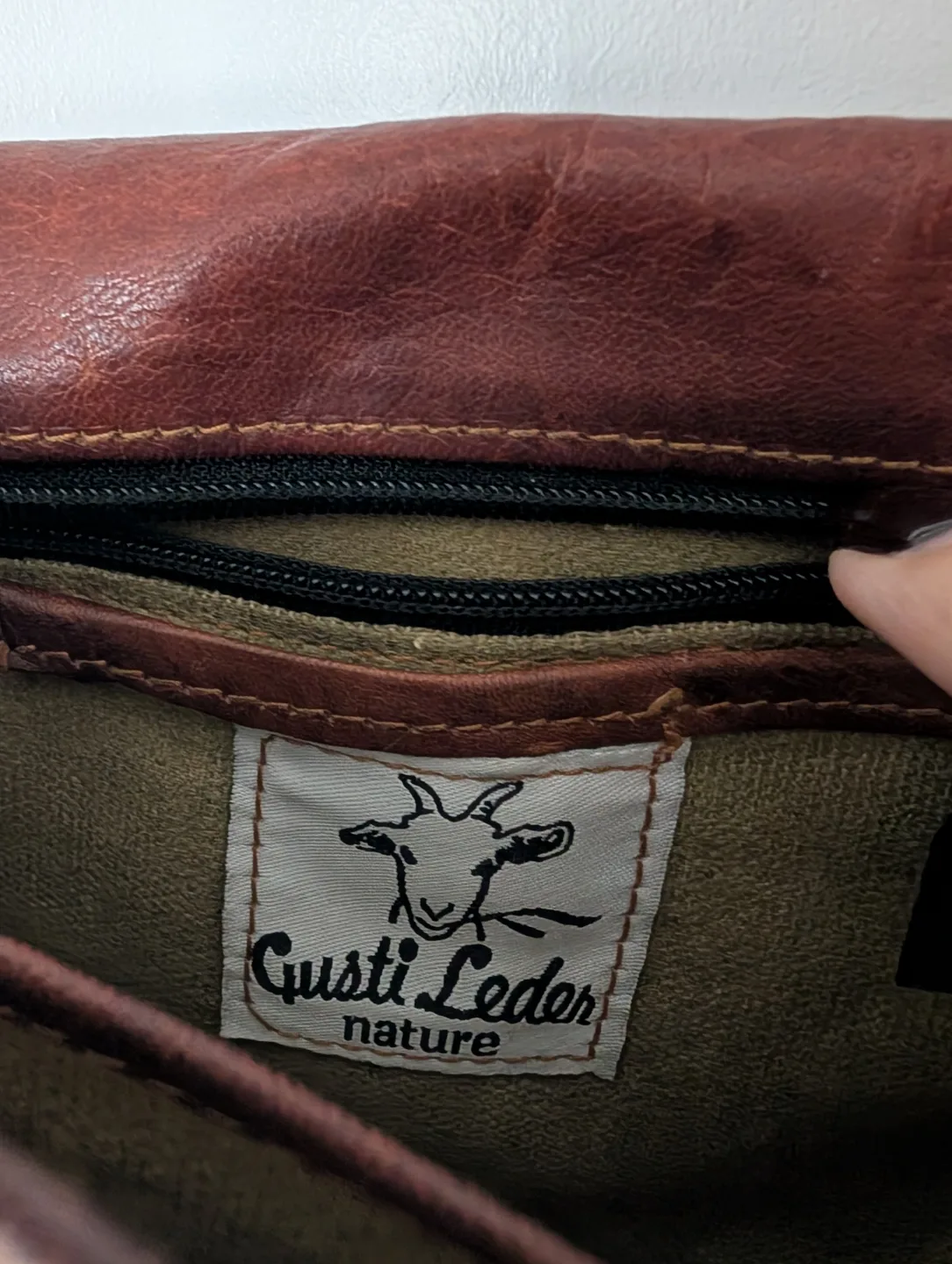 Brown Leather Crossbody Bag image indicator(7)