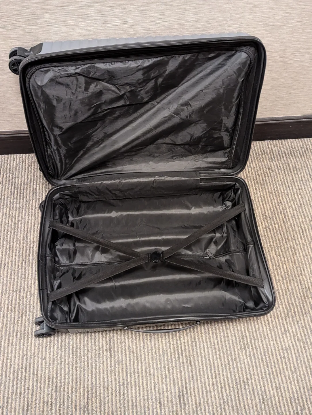 Grey Luggage Spinner Wheels Medium Size image indicator(2)