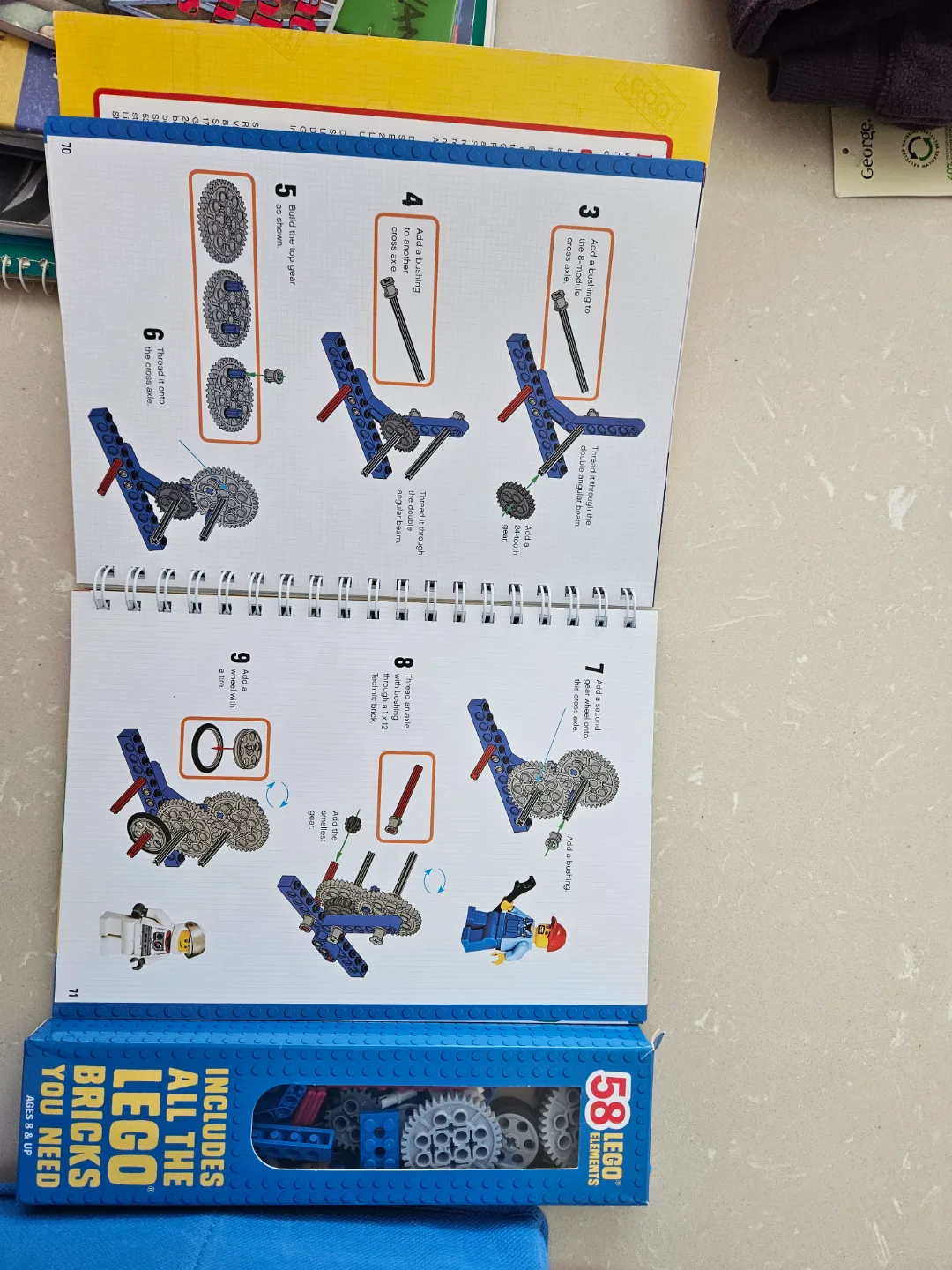 LEGO Gadgets Book and Bricks - Build 11 Machines! image indicator(3)