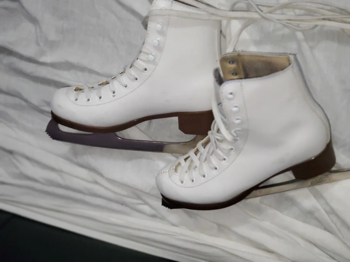 Figure Skates - Size 5 image indicator(5)