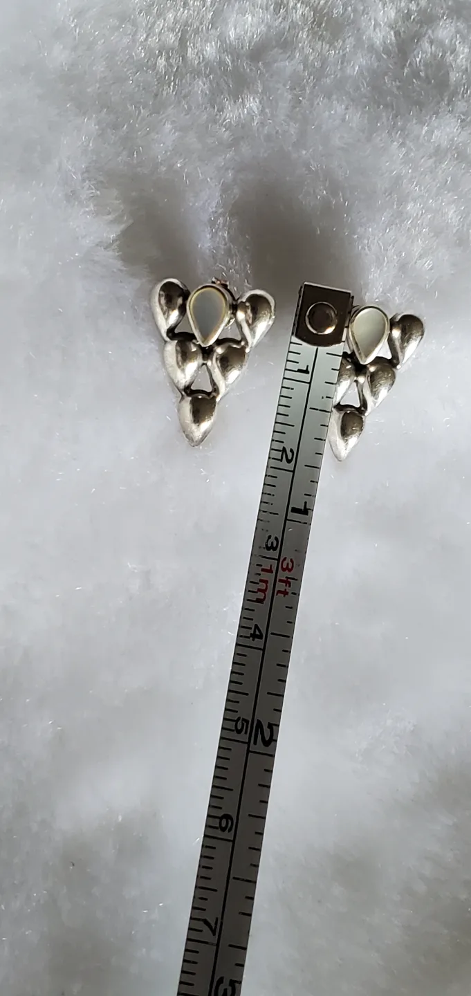 Sterling Silver Teardrop Earrings with Mother of Pearl image indicator(4)