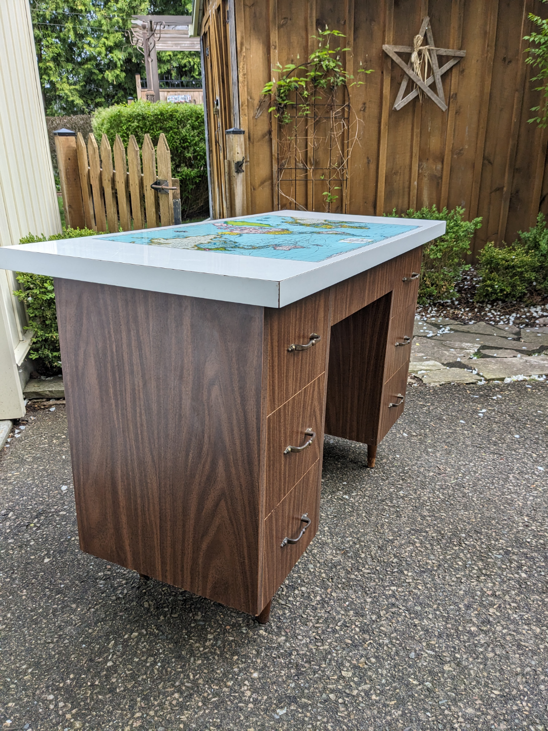 Vintage MCM World Map Desk - photo 5
