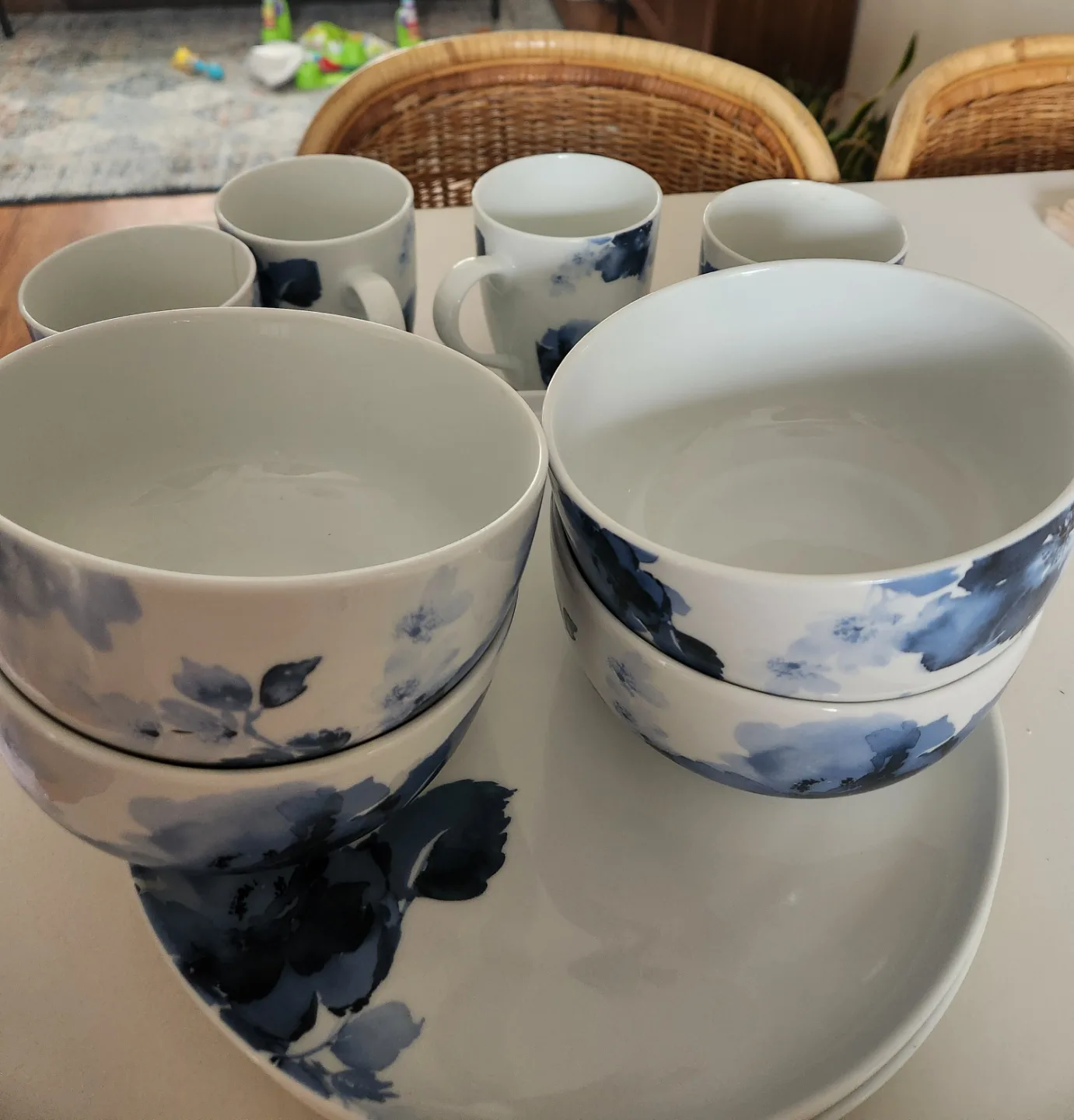 Blue Floral Dinnerware Set image indicator(2)