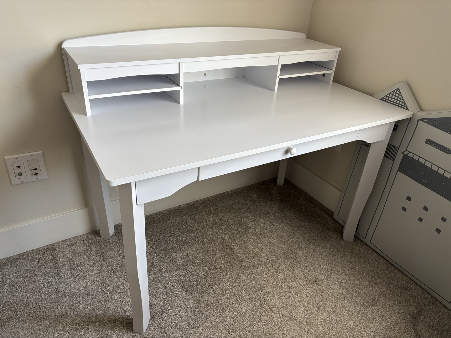 White Desk with Hutch