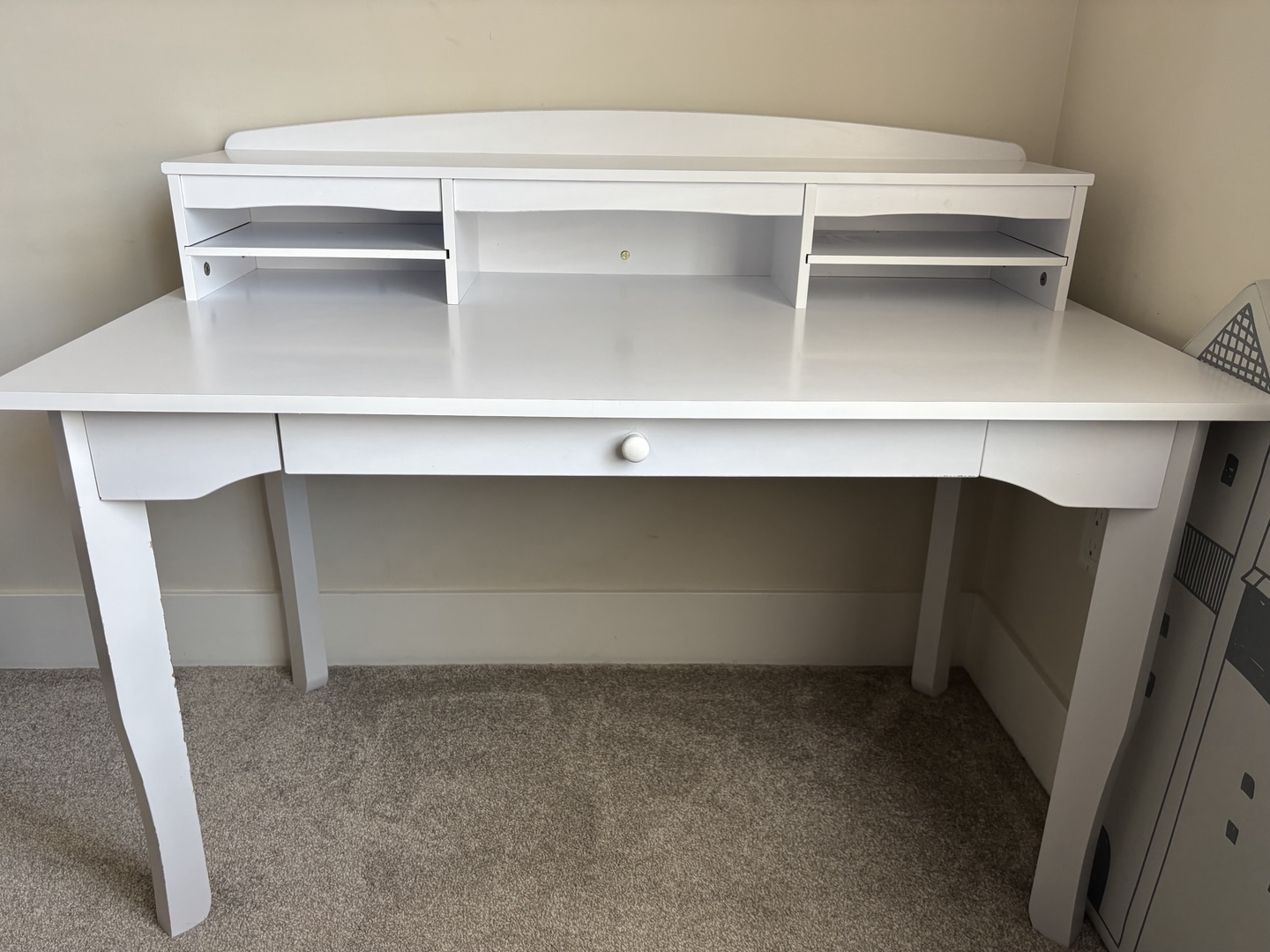 White Desk with Hutch - photo 2