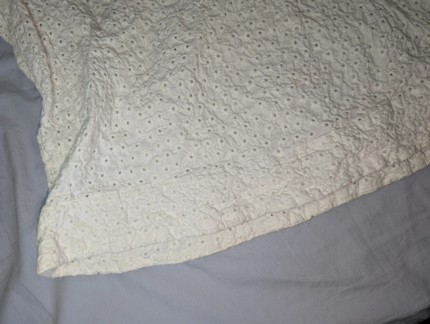 Zara White Eyelet Puff Sleeve Blouse image indicator(10)