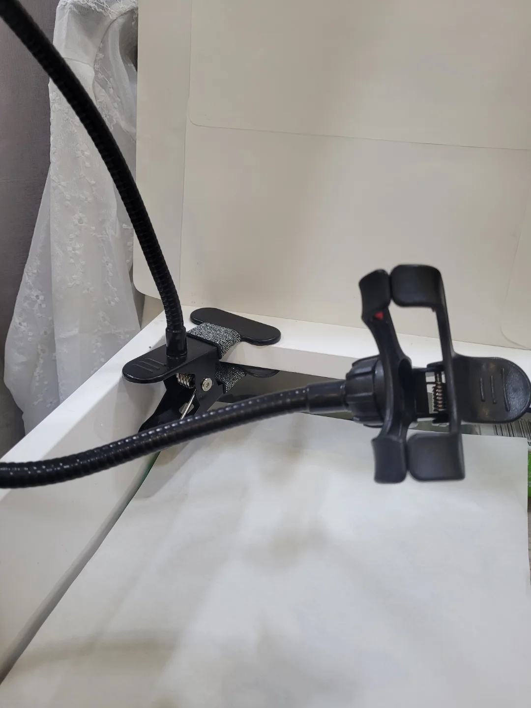 Flexible Gooseneck Phone Holder with Clip image indicator(3)