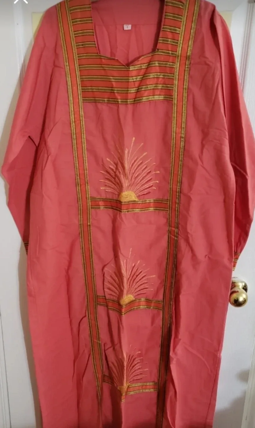 Salmon Pink Embroidered Long-Sleeve galabeya Size m image indicator(2)