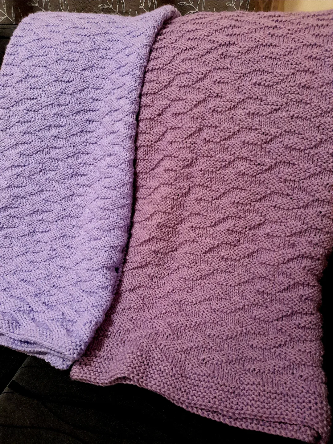 Hand-knitted Baby/Throw Blankets image indicator(4)