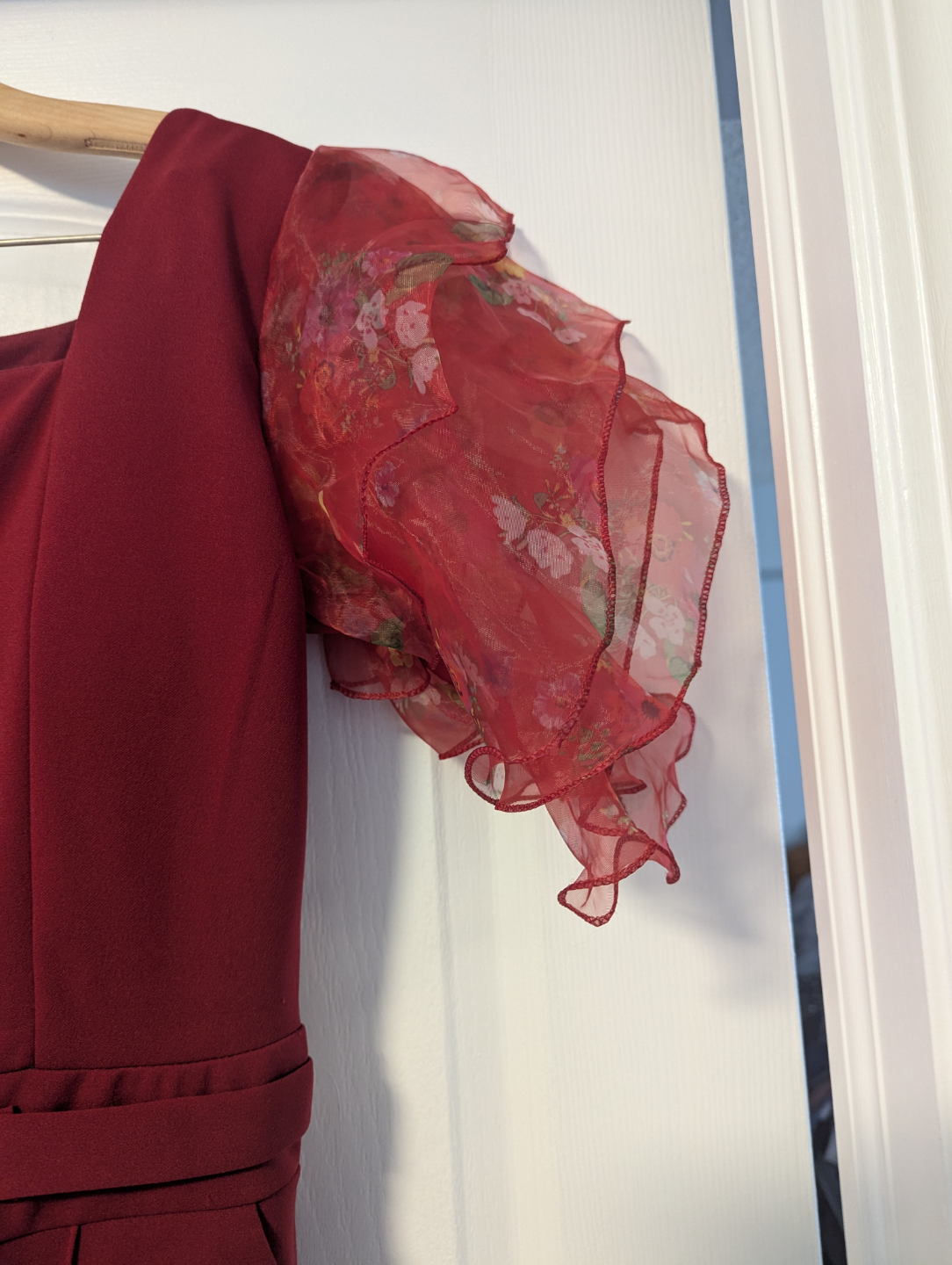 Red pantsuit with floral sleeves - photo 2