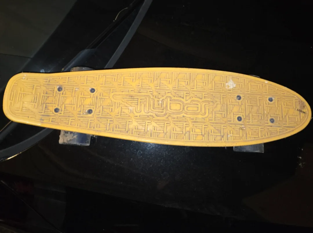 Flybar Plastic Skateboard – Good Condition image indicator(2)