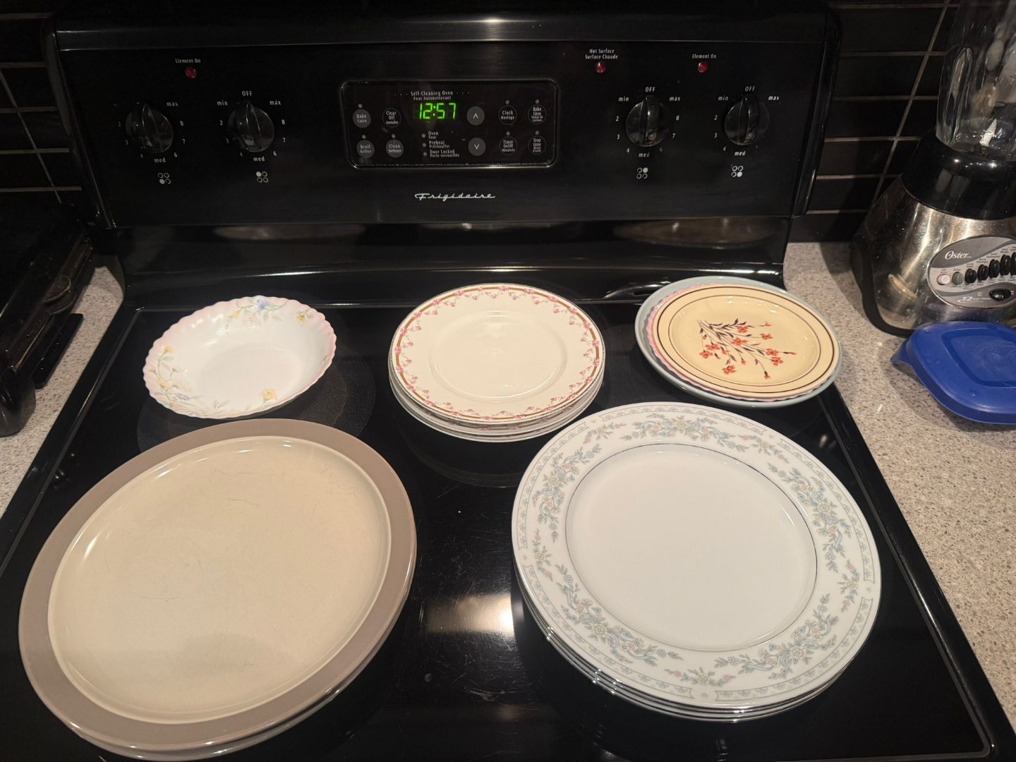 Set of Vintage Dinner Plates and Bowls - photo 2