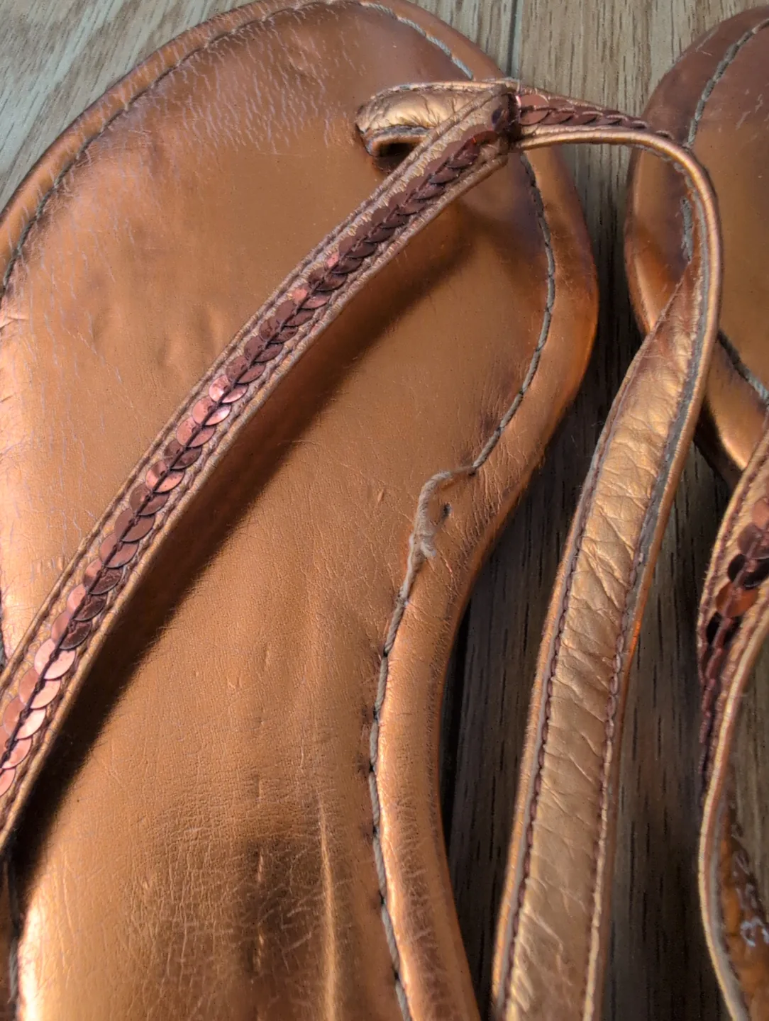 🏒 Shiny Burnt orange sequined flip flops - Size 38/39 image indicator(3)