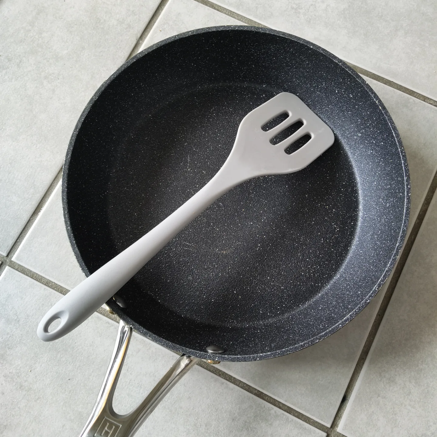 Hard Anodized Frying Pan and Silicone Spatula Set thumbnail