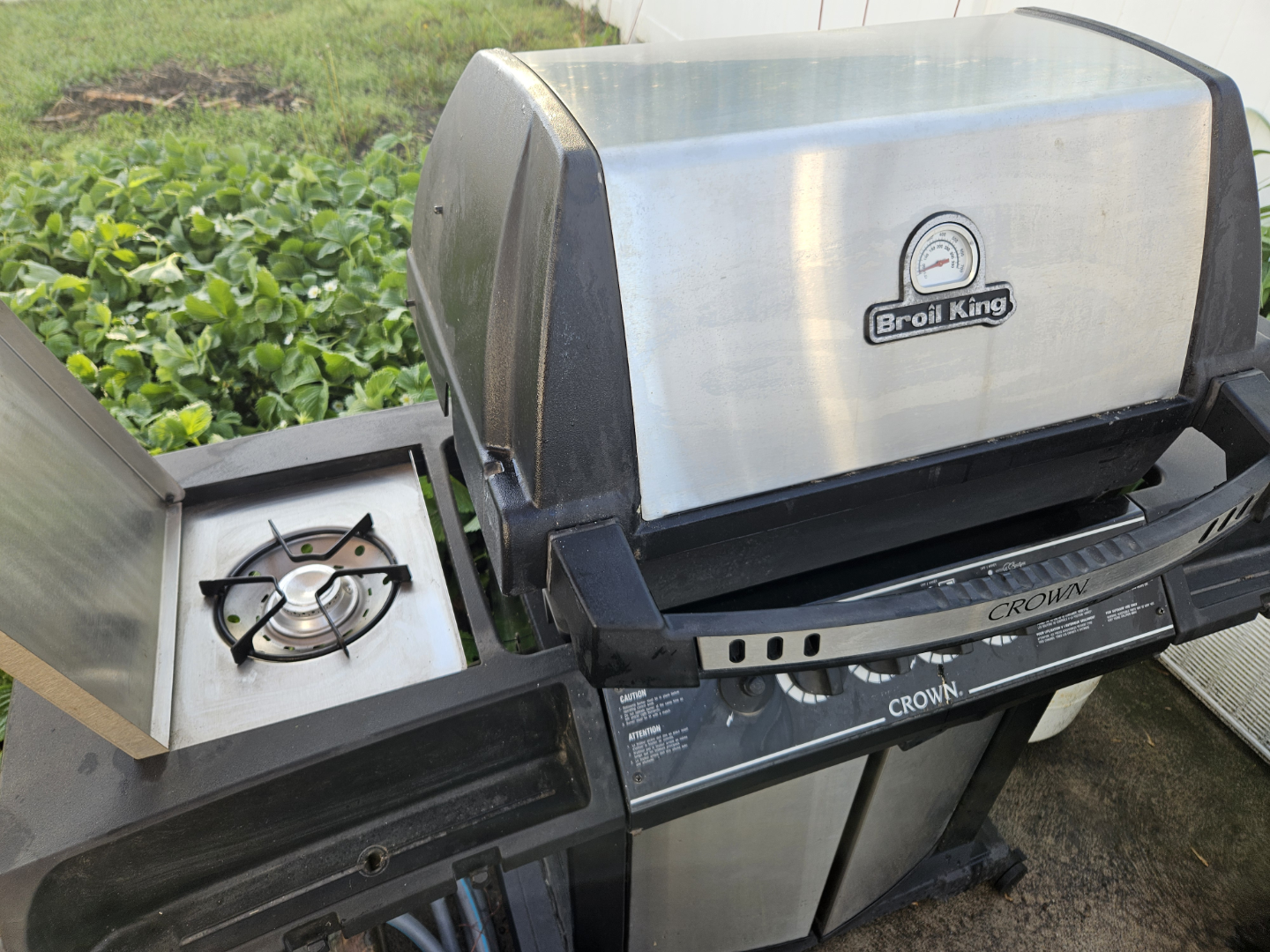 Broil King Crown BBQ Grill - photo 2